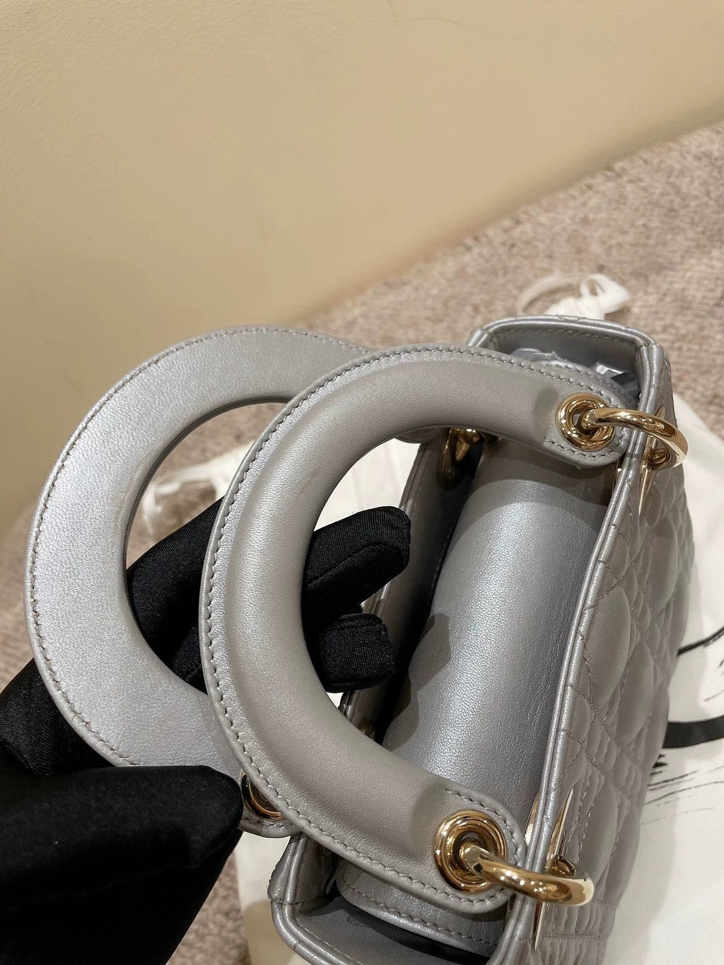 150626-bag-9 Dior three-panel pearlescent gray handbag