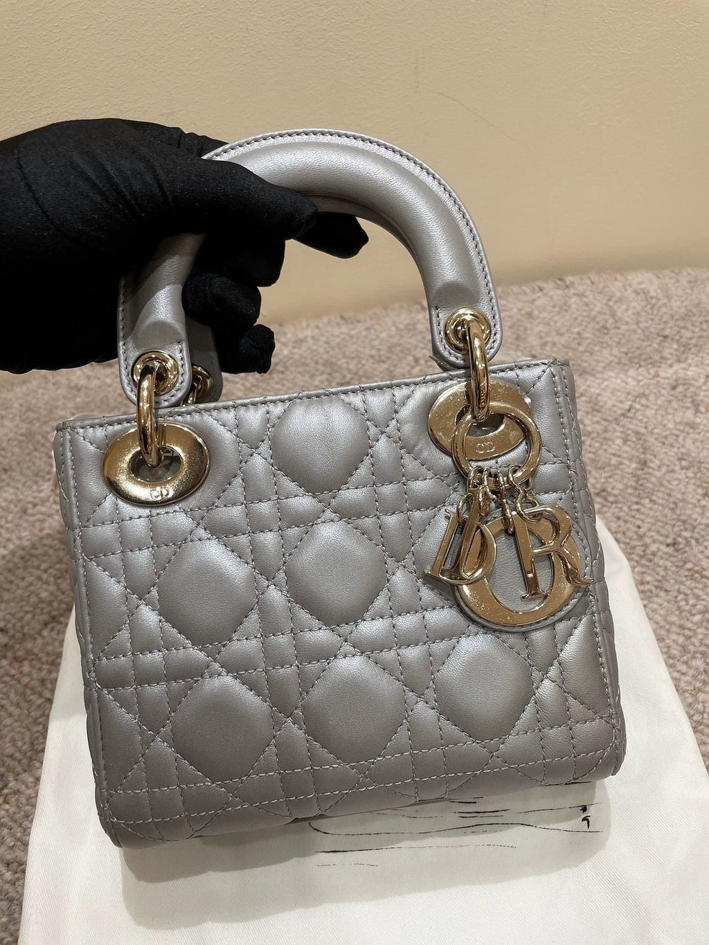 150626-bag-9 Dior three-panel pearlescent gray handbag